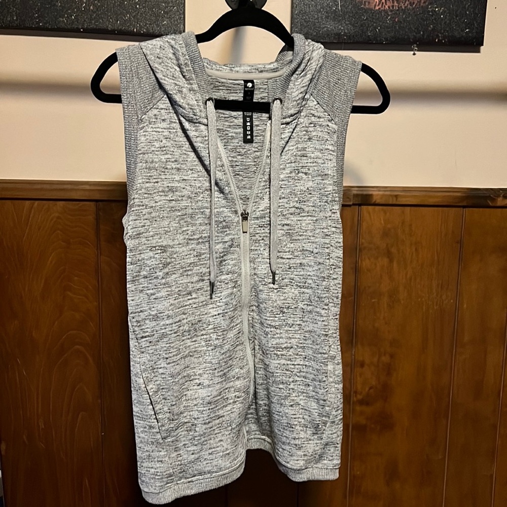 90 degrees sleeveless hooded zip up